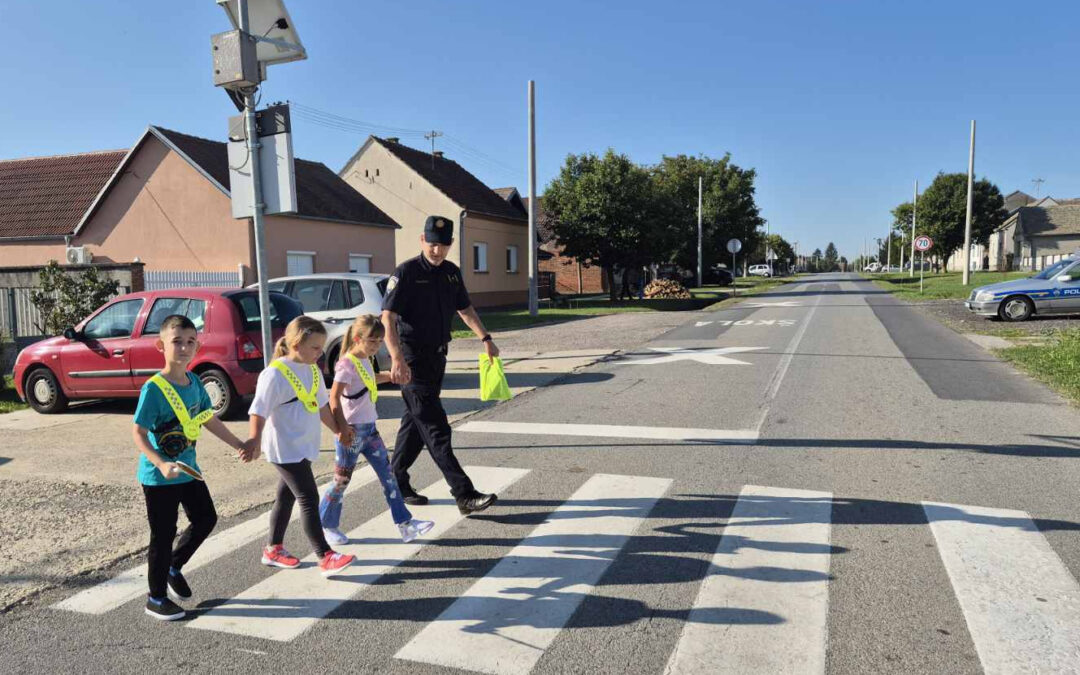 Posjet prometnog policajca prvašićima