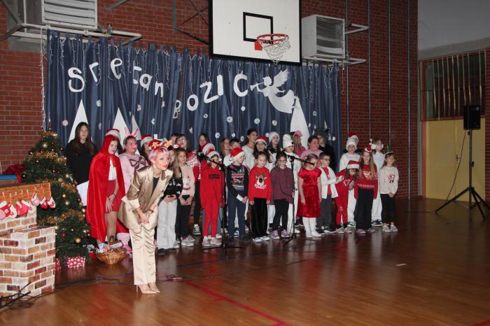 Učenici pjesmom, plesom i glumom ususret Božiću